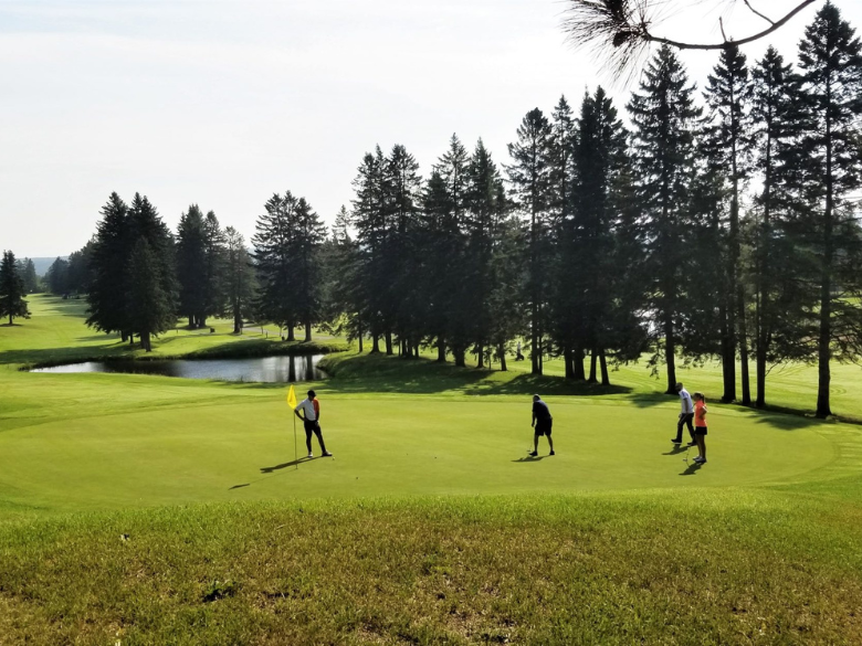 Foursome avec voiturettes, Assiette du Golfeur et Pichet de bière en fût